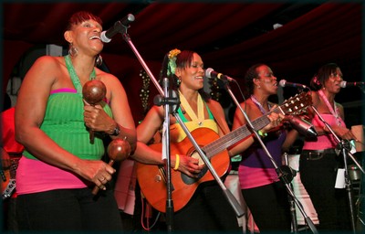 Los Dinámicos parang group offer sweet serenal