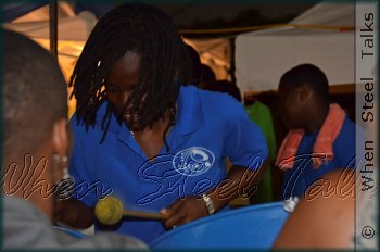 Sherlanda Willie on 6-bass playing up a storm during 'Forget You'