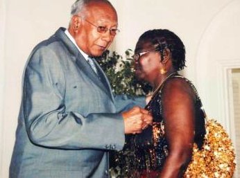 Daisy James-McClean receiving her Humming Bird Medal in 2005 from T&Ts fourth President, the late Prof George Maxwell Richards.