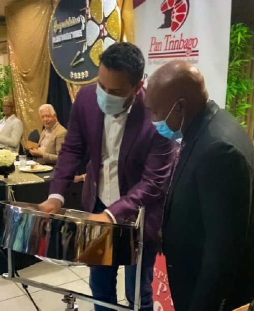 Len “Boogsie” Sharpe checks out Minister of Tourism, Culture and the Arts Randall Mitchell’s pan skills.