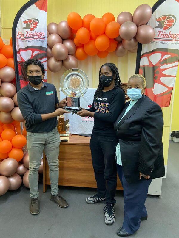 Marcus Ash (center) of Silver Stars accepts the Unipet People’s Choice Award from Rupert Jones (left), Corporate Secretary, as Denise L.J. Hernandez (right), Pan Trinbago Secretary looks on