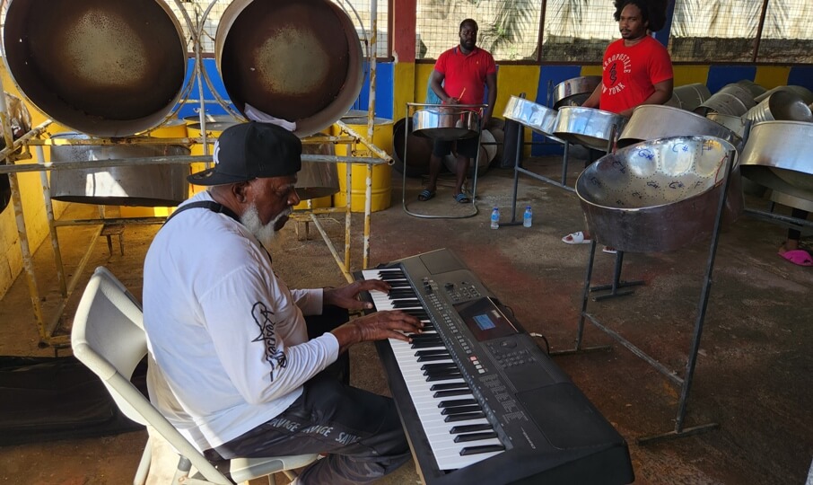 Carlton “Zanda” Alexander on keys with Tokyo members